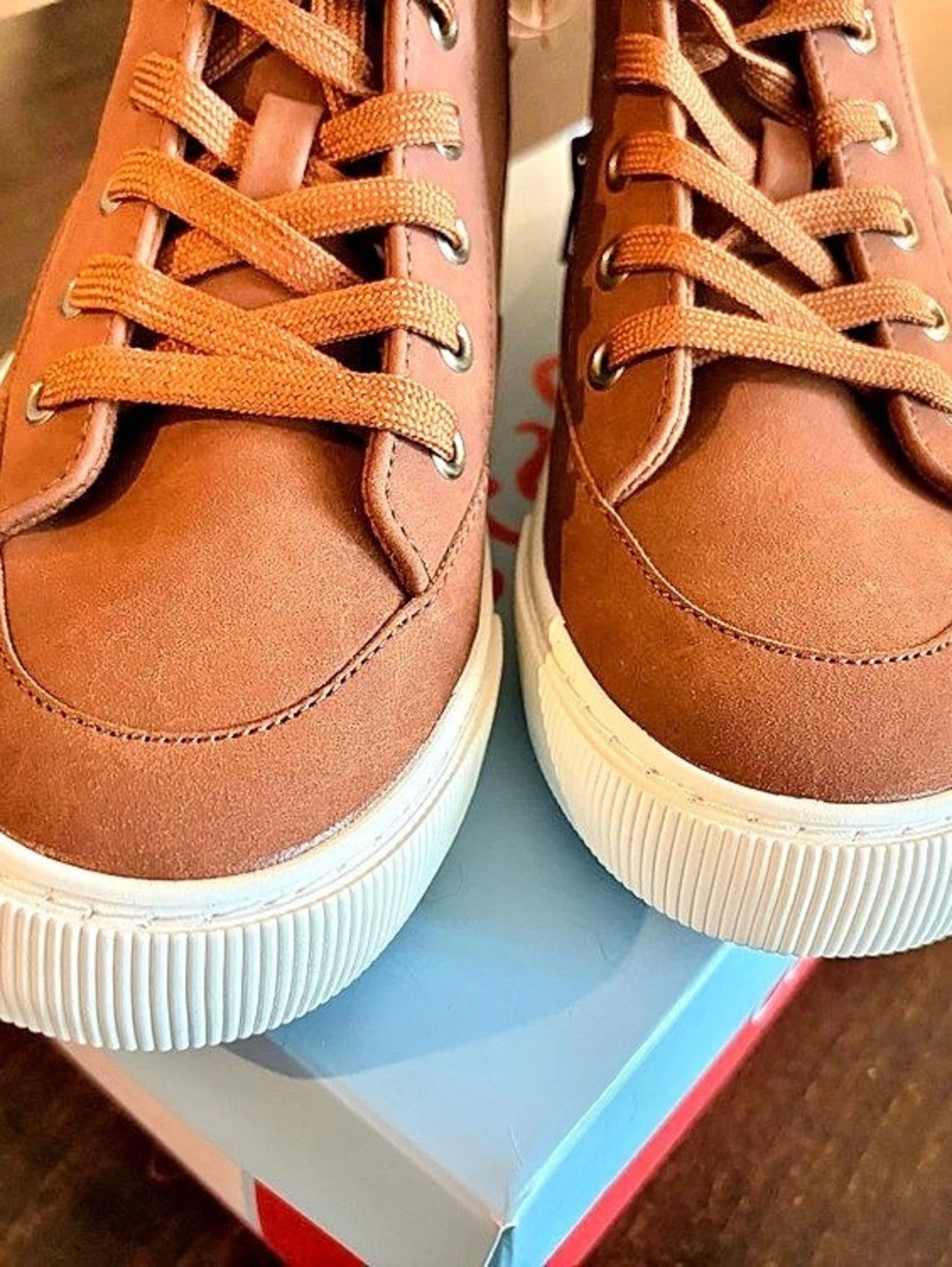 Cat & Jack Cooper Brown Sneakers US 6 NWT